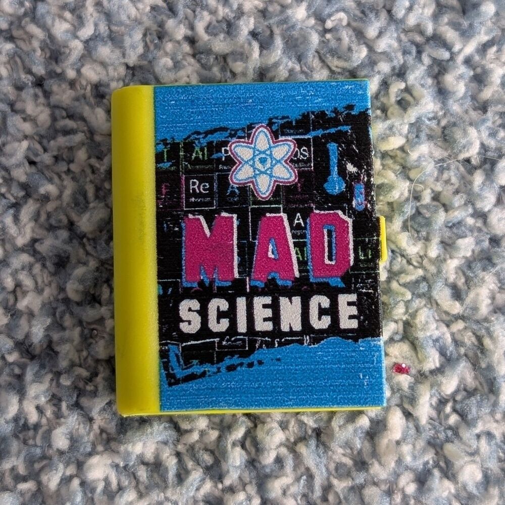 Monster High Doll G3 Frankie Stein Core Refresh Series Mad Science Book